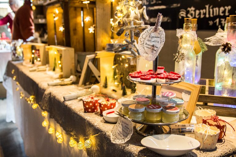Kunst und Genuss im Advent – der Adventsmarkt der Ansbacher Kammerspiele
