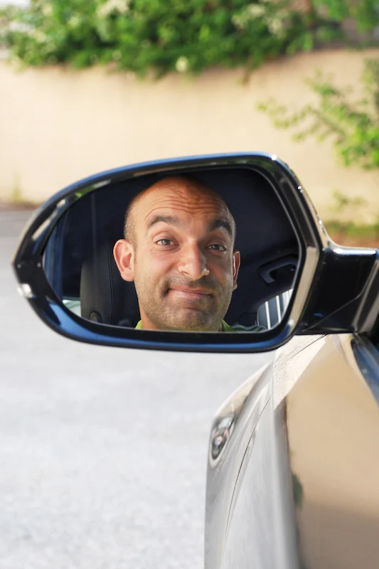 Django Asül – Rückspiegel 2026 – ein satirischer Jahresrückblick · Kabarett